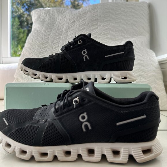 Popular On Cloud Sneakers! Size 8 women's. - Picture 3 of 11